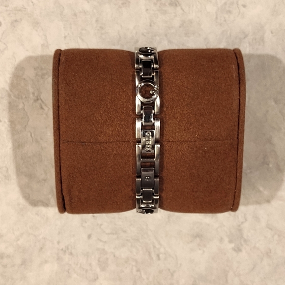 GUESS WOMEN'S SILVER TONE "G" LINK WATCH WITH BLACK DIAL LINK EXTENTION G66551L - Picture 3 of 12